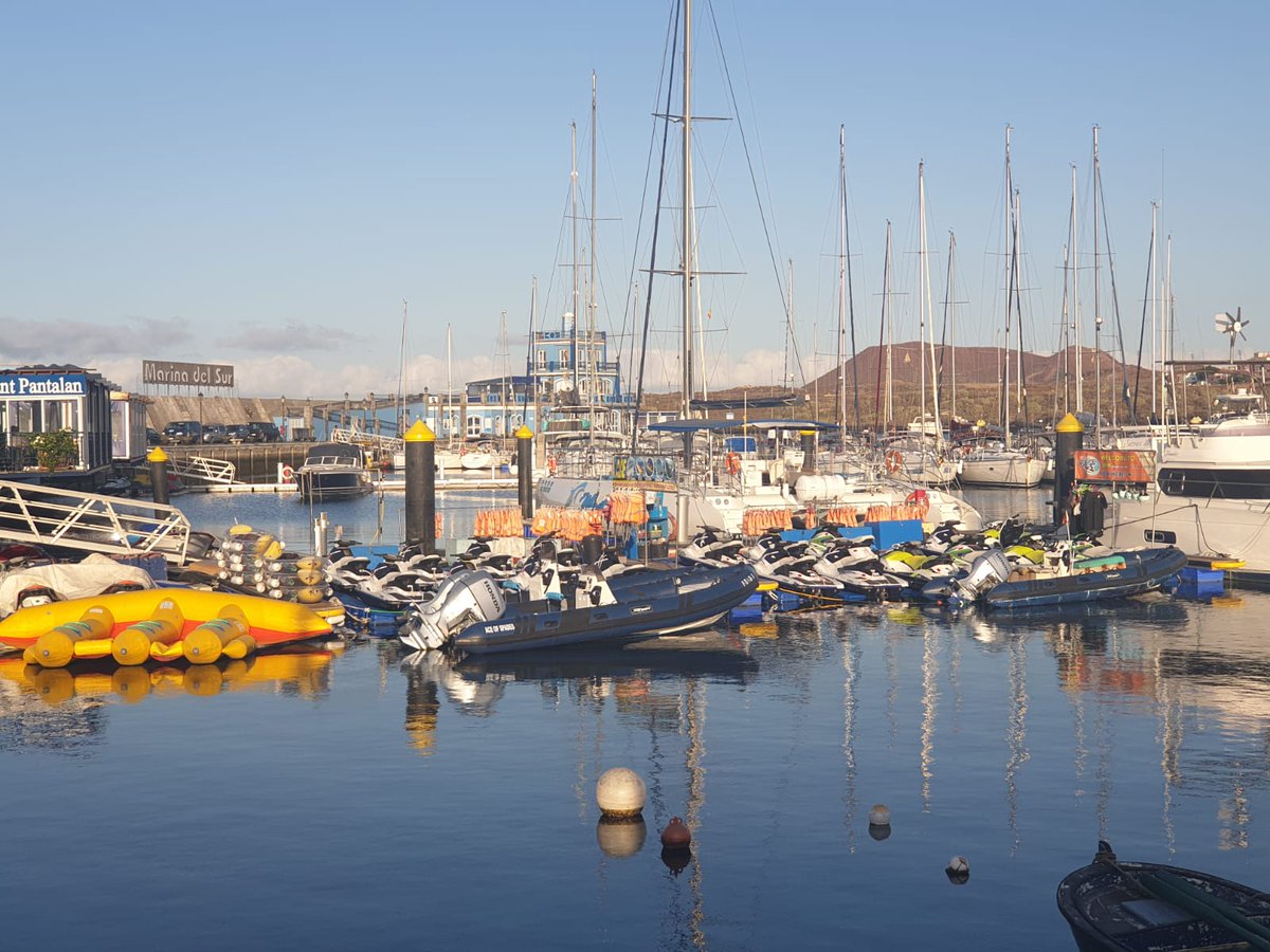 MarinaDelSurTF's tweet image. ¡Nos encantan los martes en nuestra Marina!
#vidapuerto #navegar #port #harbor #lifestyle #sailing #Tenerife #Canarias #sea #LasGalletas #Arona #CostadelSilencio #igerscanarias #Canaryislands #canariasgrafias #loves_Tenerife #lovecanarias #canarios5estrellas  #sailyacht