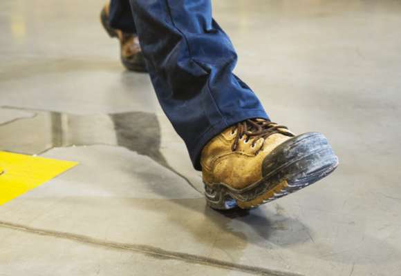 Getting a GRIP on slips – how to measure slip resistance in safety footwear you purchase for your workforce:
healthandsafetyatwork.com/feature/gettin…
#healthandsafety #slips #GRIP #safety #footwear #PPE
<a href="/H_S_E/">Health and Safety Executive</a> <a href="/_HSESolutions/">Solutions from HSE</a> <a href="/HSL_Solutions/">Building Solutions</a>