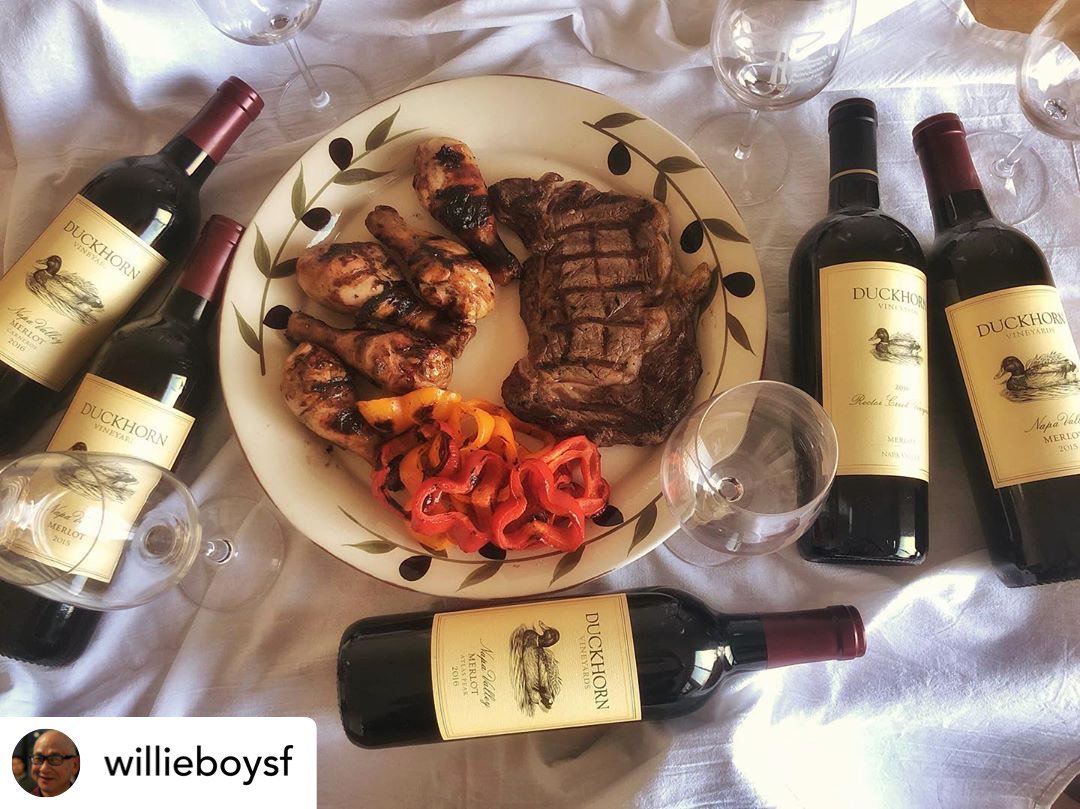 Wine_com's tweet image. Hope you had a wonderful wine-filled holiday weekend! 🍷 It looks like @WillieBoySF did!  He was starting fall early and tasting through some juicy, silky @duckhornwine Merlot.  Get your fall started right: bit.ly/2zIAvLU 😋

#fallwine #winepairing #winerecommendations