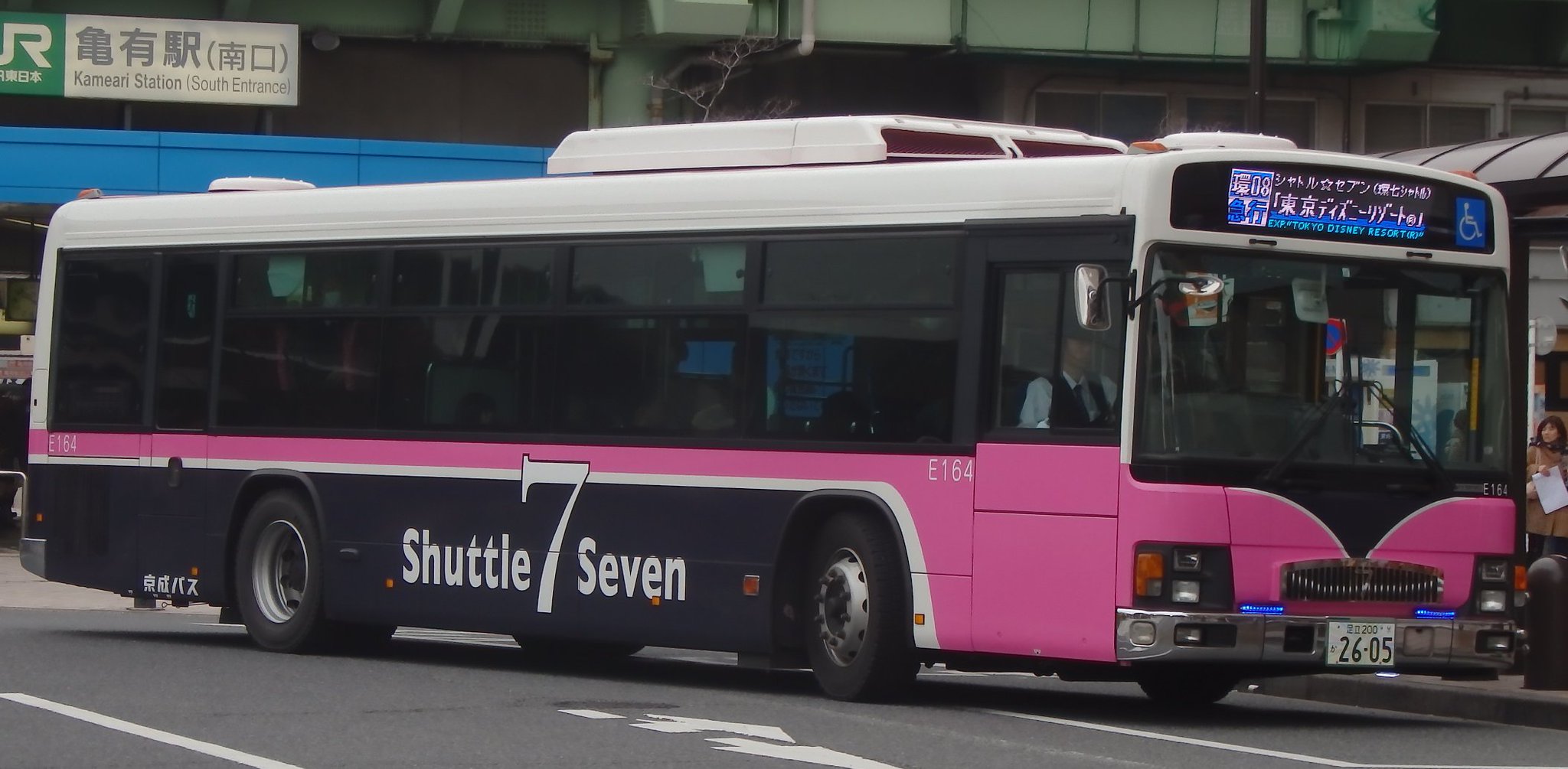 常磐急行 京成バス シャトルセブン 亀有駅 ディズニーリゾート間を京成バスが運行している急行バス シャトルセブン 一部は新小岩発 運行初期から使われていたエルガe164号 更新後にハイブリッド車へ が 新小岩発の特急へ