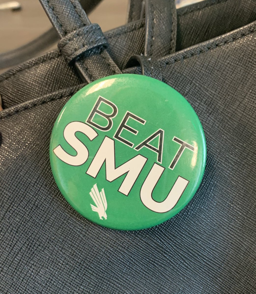 MaddieSleeth's tweet photo. I keep the button on my bag all year for THIS👏 SPECIFIC👏 WEEK!👏
#SMWho #BeatSMU #GMG https://t.co/QiqEJc9qUR
