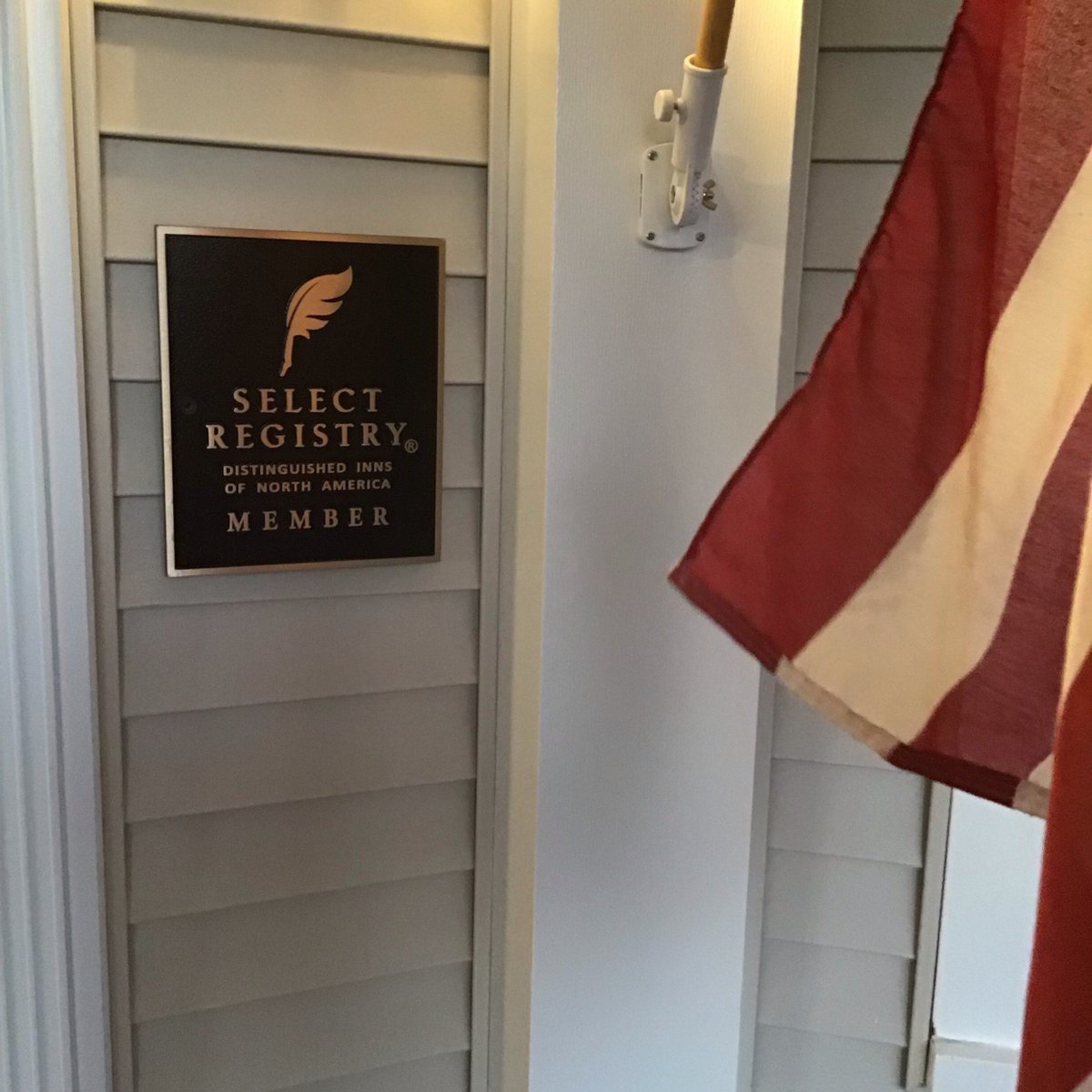 TheBurkeManor's tweet photo. Did you know Select Registry has a rewards program? Earn a $100 gift card to be used at any SR properties just by accumulating 12 stays at any SR Inns/Bed & Breakfasts. Burke Manor is thrilled to be a Select Registry Property! #SelectRegistry #BurkeManor #StayNC #Elon #Inns https://t.co/BEECD2Zbbo