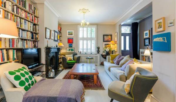 From protecting tenant deposits to sorting insurance, here are 9 top tips for becoming a model landlord. zo.op.la/X0BsCc #property #landlords