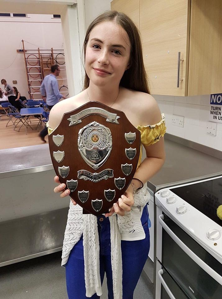 Hockey4uacademy's tweet photo. #Flashbackmonday #couldcatchon @sdewing67 and Mia Dewing sweeping up the awards at @SpaldingHC Presentation Evening! https://t.co/qUeTnZIihJ
