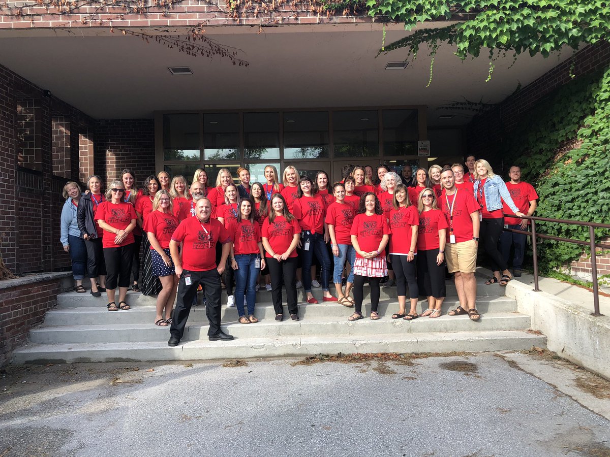 HillcrestTigers's tweet photo. What a great start to the year!  #SCDSBfirstday https://t.co/yqtun88TTv