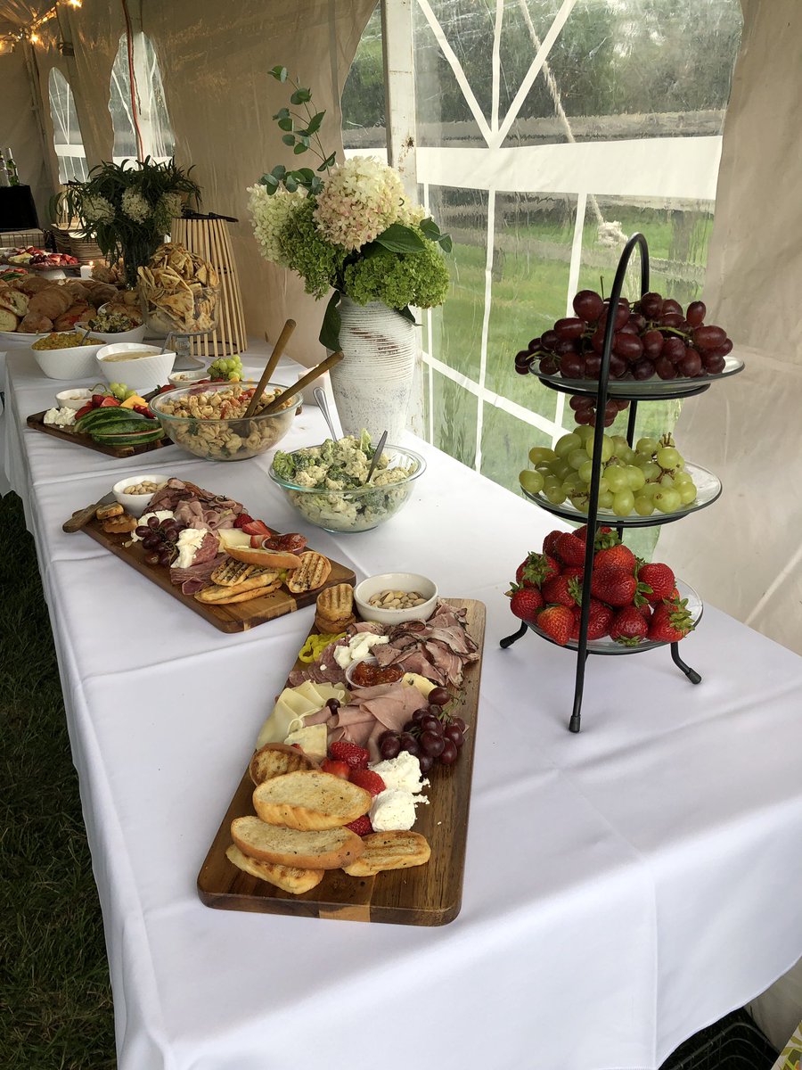 MoMoBrogan's tweet photo. Special thanks to Lindsay and Chris! Because of your wedding celebration and Lindsay’s incredible taste, our food got to look extra fancy! Call us for all the catering! #originalsubshop #catering #pretty https://t.co/Z35XiYmmHn
