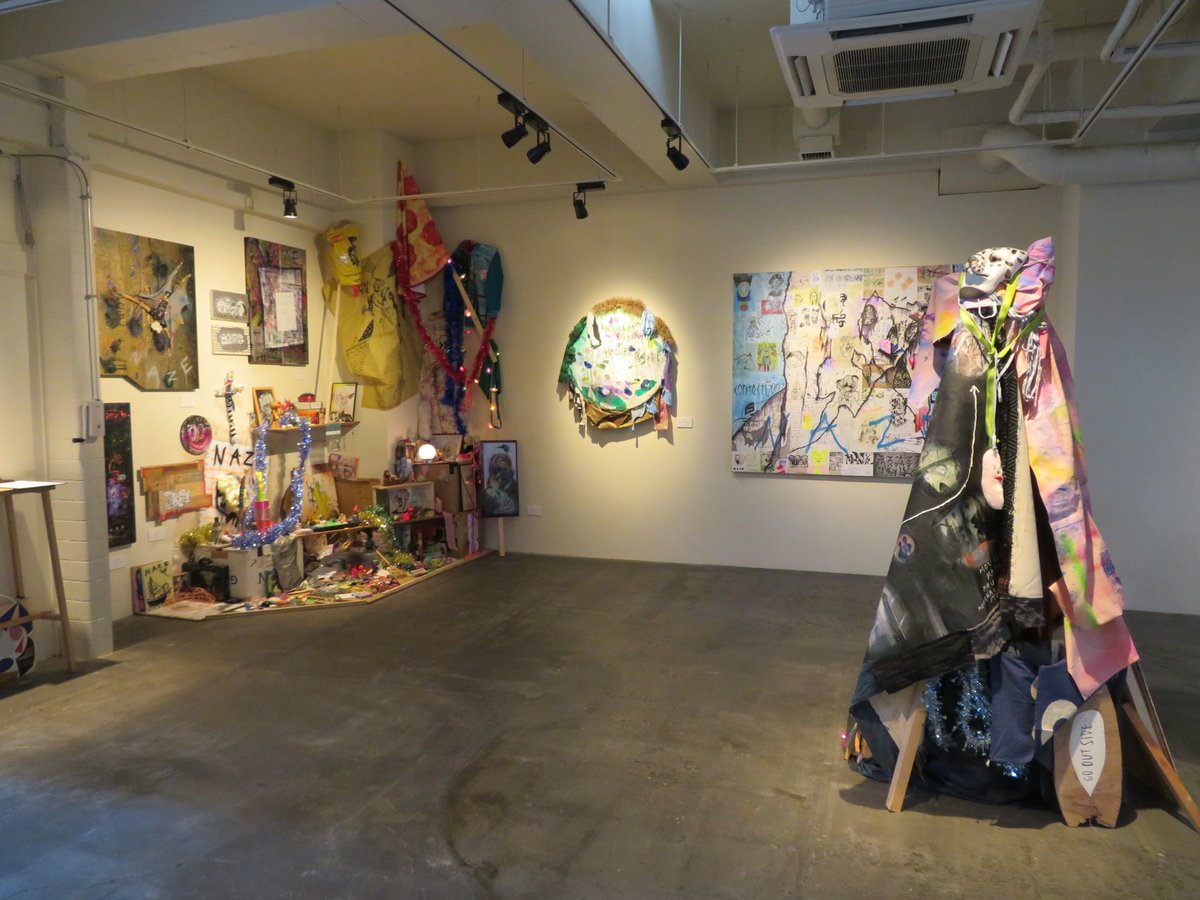小吹隆文 本日は京都 ホテルアンテルーム京都 ギャラリー9 5の Rake Up 京都精華大学の企画 身の回りの素材からネット上の情報まで あらゆる対象をフラットにかき集め 編集して新たな視点を表現する5作家を紹介している 画像は Naze やんツー 小吹隆文 本日は京都 ホテルアンテルーム京都 ギャラリー9 5の Rake Up 京都精華大学の企画 身の回りの素材からネット上の情報まで あらゆる対象をフラットにかき集め 編集して新たな視点を表現する5作家を紹介している 画像は Naze やんツー