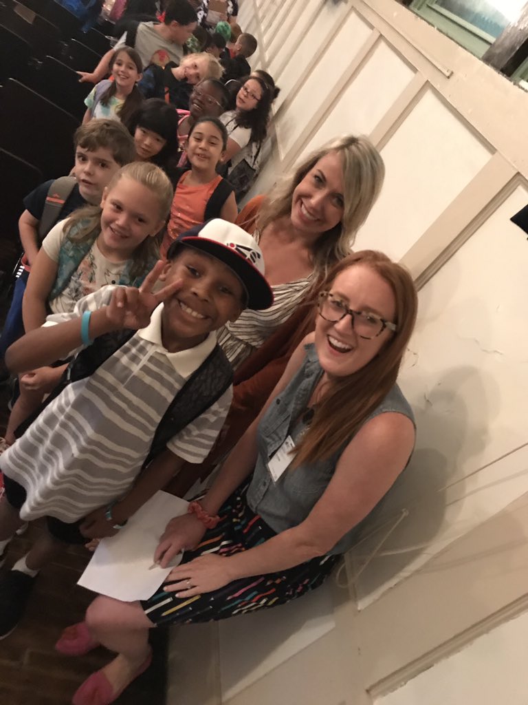 FriendsOfRayPTO's tweet photo. The rain wonβt stop our #SHINE!!!! Our #RayWarriors are excited for a great school year. Itβs a great day to be a #RayWarrior! #FirstDayOfSchool #RayElementary https://t.co/bgaGwA67Xu