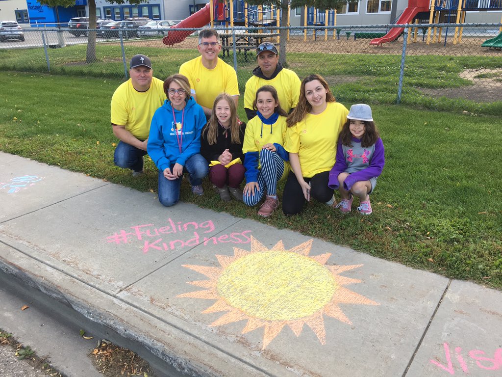 Merci 😊 <a href="/ShellScotford/">Shell Scotford</a>, à nos parents et à tous les bénévoles qui sont venus ce matin. Quelle belle rentrée scolaire!!! Merci aussi à <a href="/RodFrank12/">Rod Frank</a> pour le beau message! #fuellingkindness 🍎✏️ #shpk #frab