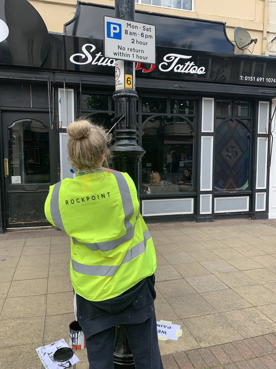 danieldaviesRPL's tweet image. All the lampposts &amp;amp; railings in our #VictoriaQuarter #NewBrighton are getting a long-overdue revamp, courtesy of #RockpointLeisure #HospitalityLedRegeneration @UKHofficial @imaginewirral @Wirral_Chamber @WirralCouncil @RockpointApp @NewBrightonNIBS @wearethentia @Instoflicensing