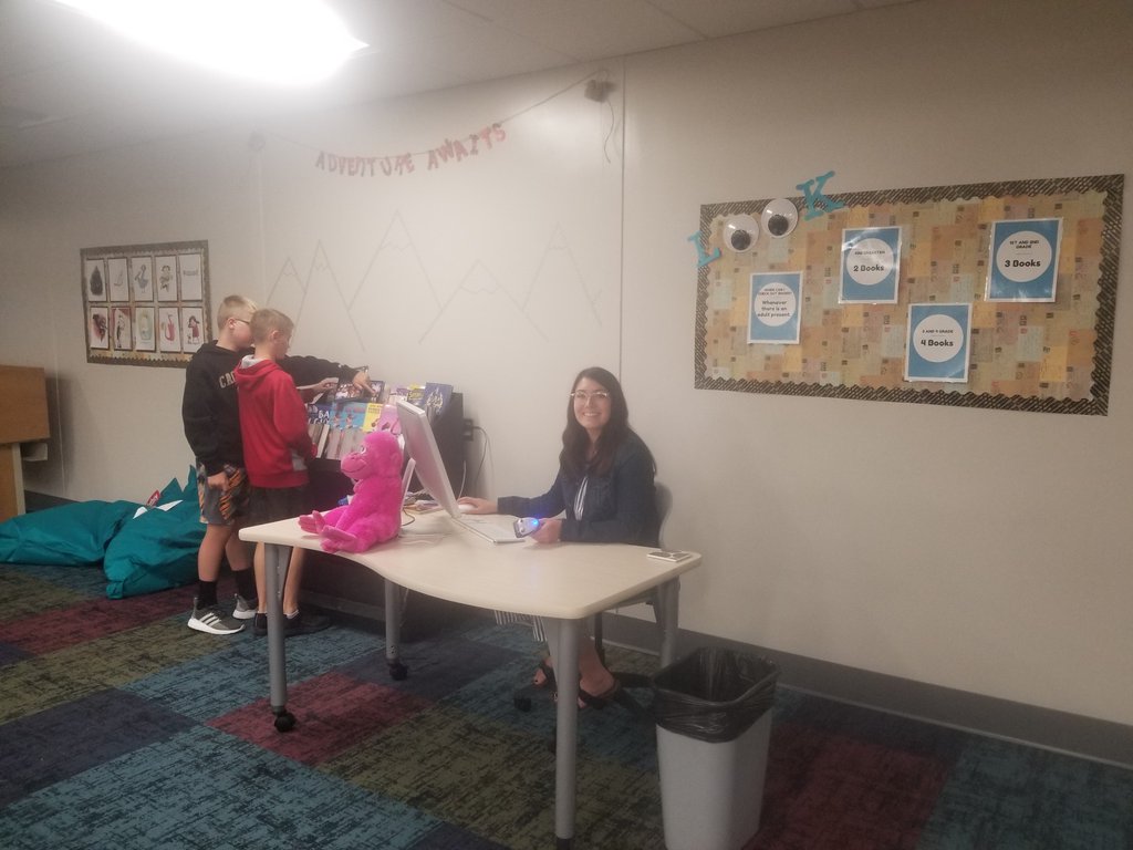 Maasbery's tweet photo. Miss Burns's class kicked off checkout in our newly remodeled space! #squirrellibrarian #centralcassND #SquirrelsMS #SquirrelsES https://t.co/UOa2l9ez5d