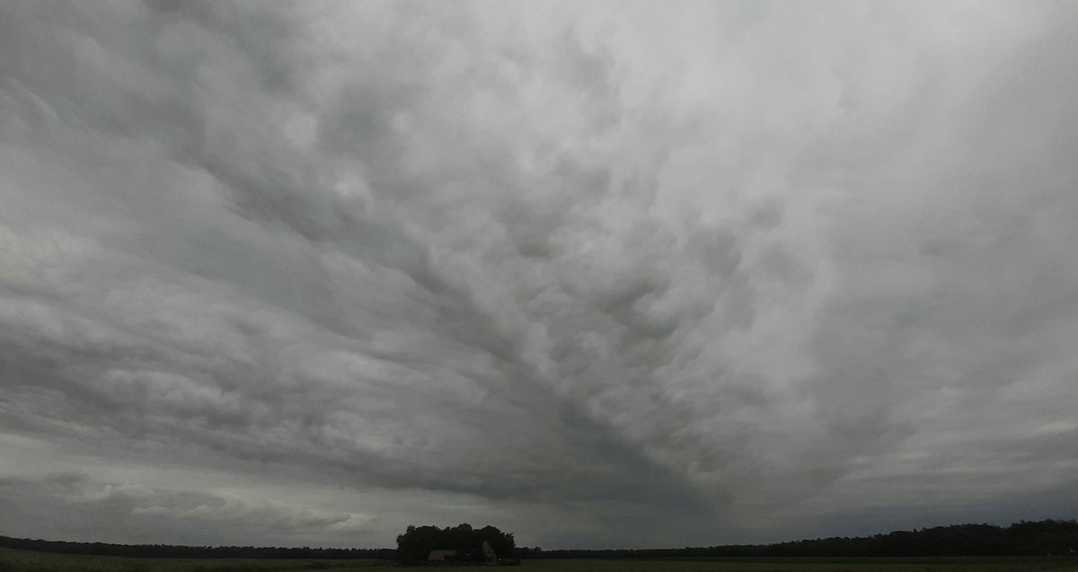 pmleenhouts's tweet image. Met een prachtig wolkendecor boven Drenthe en F16's die te snel waren om goed te fotograferen, mogen meegenieten met onze airpowerhelden van #FWIT2019 @VlbLeeuwarden 💪💪