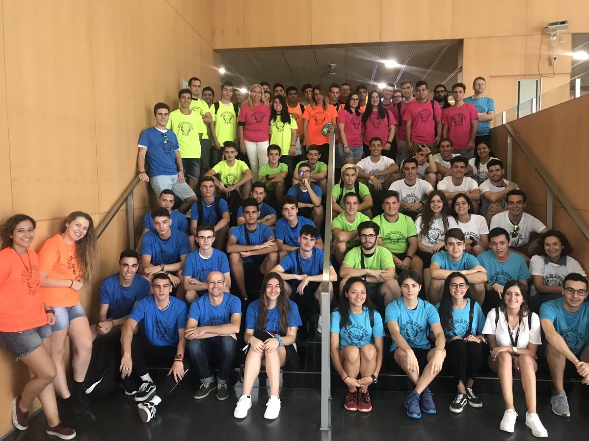 GeomaticaUPV's tweet image. JORNADAS DE ACOGIDA PARA LOS ALUMNOS DE NUEVO INGRESO 19/20. Charlas, juegos, Topolimpiadas y horchata. Bienvenidos a la que será vuestra segunda casa en los próximos años! #geomatics #geomática #geotechnology #geospatial #topografia @UPV