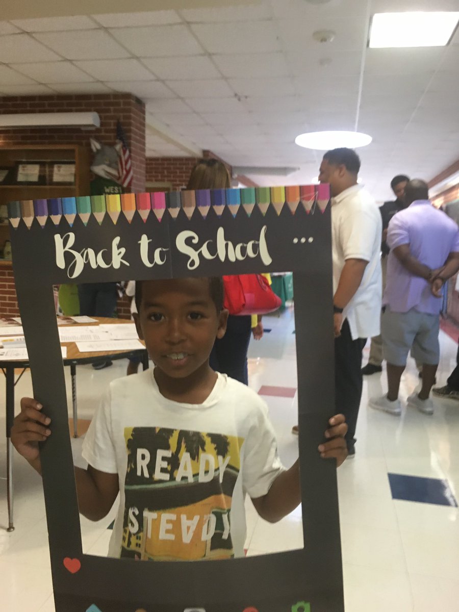 DaJazzyJazz1's tweet photo. #latepost Open House at West Manor #back2school @ib_manor @apswestmanor https://t.co/Vj1GWWFFL6