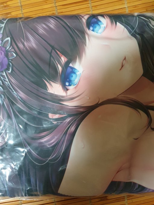 ペイント娘さん(@paintmusume)の文香抱き枕カバーが到着しました。人生初の抱き枕カバー...枕の方がまだなくて今使うのは無理ですけど🤣 