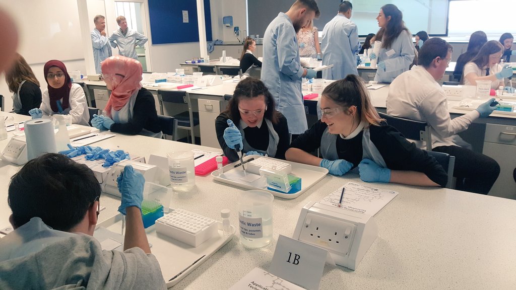 CHS_Science1's tweet image. @gsc1 @CVRinfo @STEMglasgow @UofGlasgow 

Our trainee PCR pupils mastering pipetting.