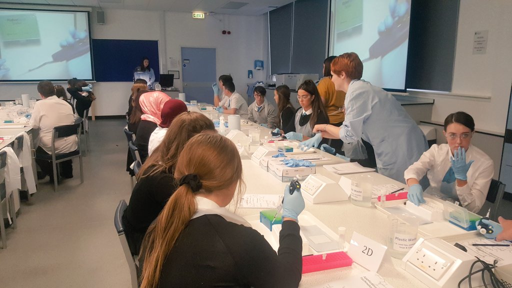 CHS_Science1's tweet image. @gsc1 @CVRinfo @STEMglasgow @UofGlasgow 

Our trainee PCR pupils mastering pipetting.