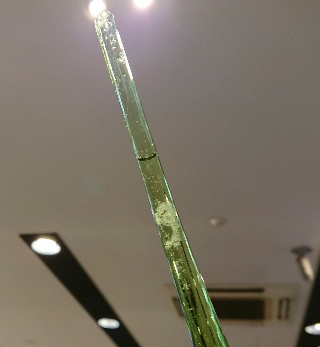 nagasawa_umeda's tweet photo. ガラス工房まつぼっくりのガラスペン『ストームグラス』は天気によって変化します！

ストームグラスとは19世紀に使われていた天気予報の道具で、中の結晶の様子で天候が分かると言われています。

晴れの日は液体が透明になり、嵐の日はシダの葉の様な形の結晶ができます。(グリーンの写真参照) https://t.co/WRcMrGKF1q