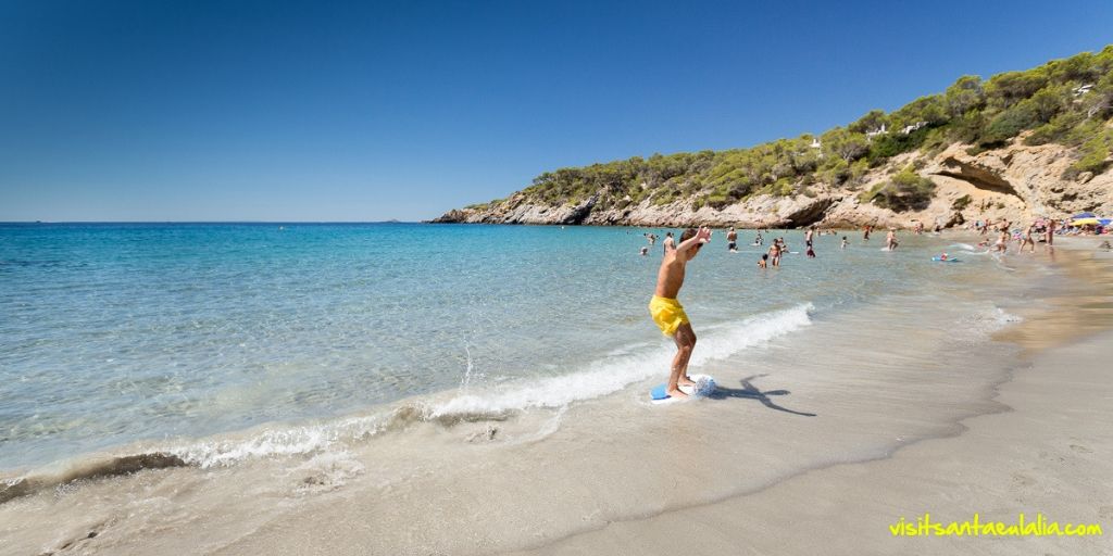 visitSE_ibiza's tweet photo. ¡Disfruta de nuestras playas! 🏖️ Las características de #CalaBoix hacen que sea un lugar ideal para los amantes de la tranquilidad y de los bellos paisajes, con una oferta de gastronomía típica muy interesante. ¡Feliz martes! 😊https://t.co/0JF3i5ueHA
#visitsantaeulalia #ibiza https://t.co/qfFgXnzzsg
