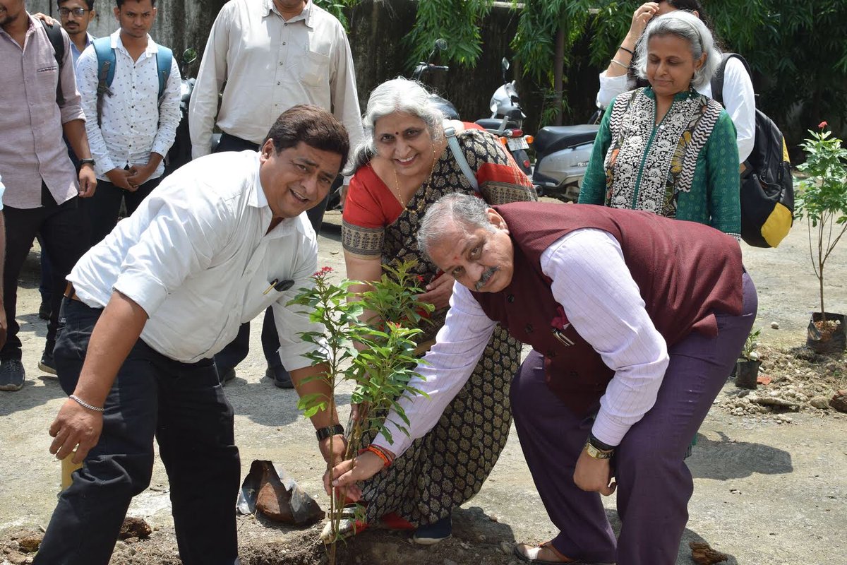 FMSBaroda's tweet photo. "Earth provides enough to satisfy every man's needs, but not every man's greed." -Mahatma Gandhi

Faculty of Management Studies organized a panel discussion on the subject of "Towards Green and Sustainable Living" alongside the tree plantation drive on campus.

#globalwarming https://t.co/Nng9E73oCr