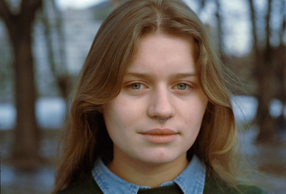 Eine kleine Geschichte über Algorithmen, Schlafzimmerrauschen und Queerness: Unser Review zum Debütalbum "beginnings" von girl in red
noisiv.de/queer-youth-wi…