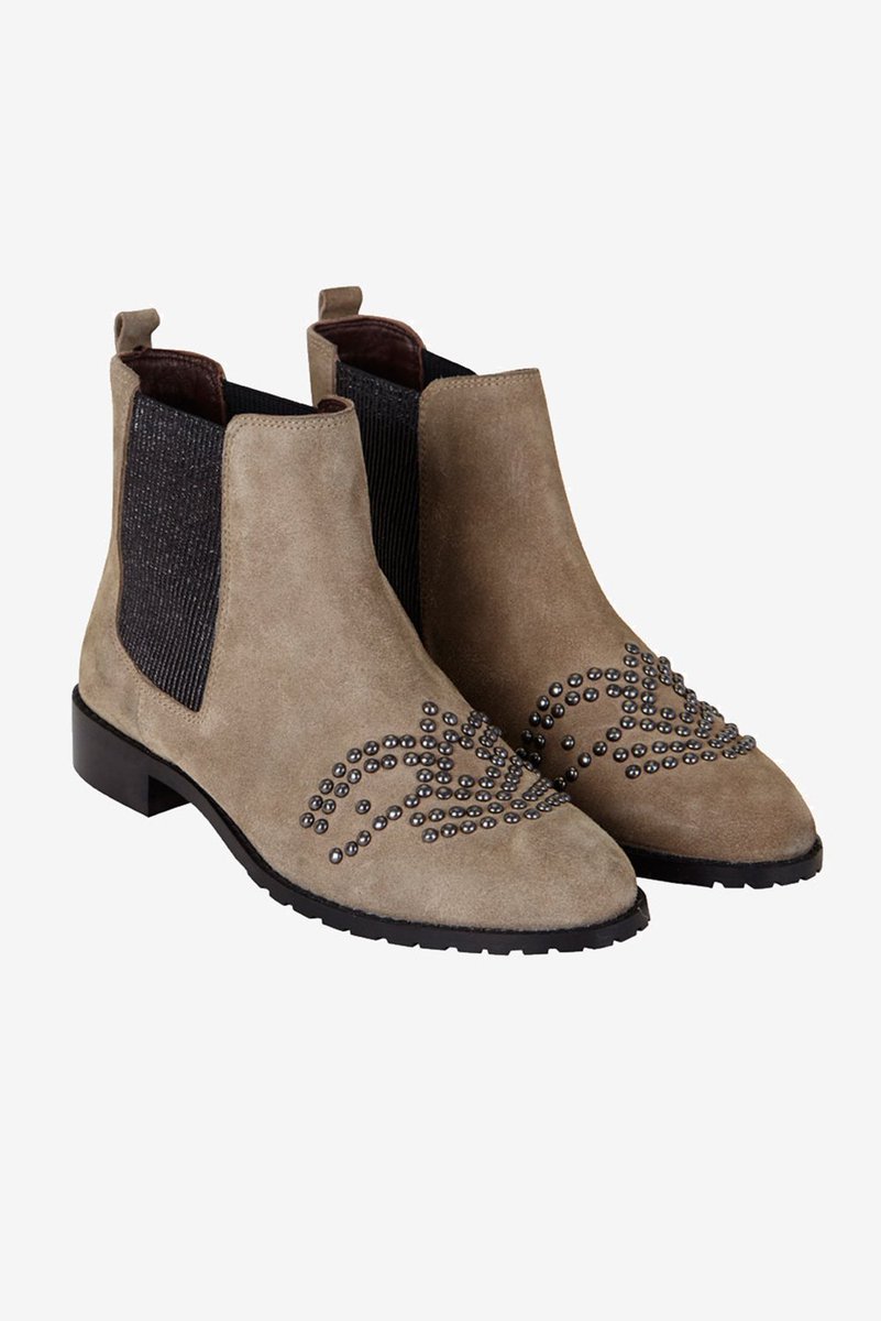 isatoropa's tweet photo. Los #botines planos son los perfectos para el día a día.
Combinan ideal con #vestidos, #pantalones, #faldas, etc...
https://t.co/syZfFASi2u https://t.co/xcUvWTlVhD