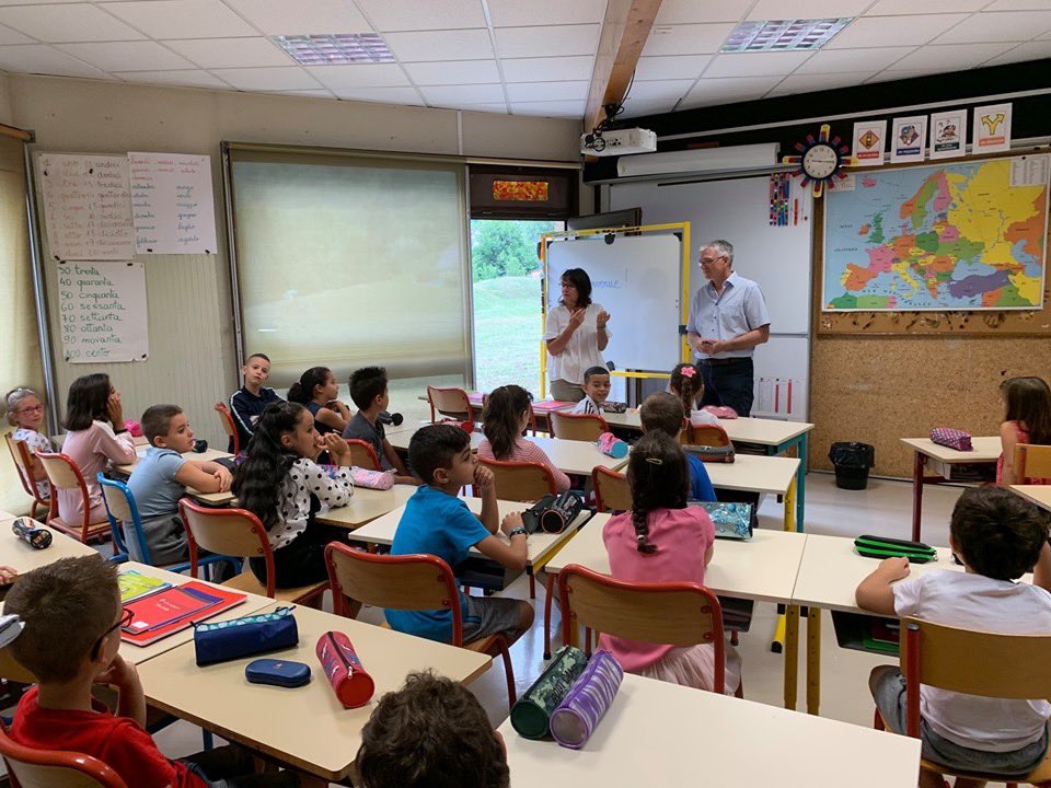 C'est parti pour cette année scolaire 2019/2020, avec le sourire de retrouver les copains ou les pleurs de quitter le parents pour les plus petits.

L’été a également été l’occasion d’effectuer divers travaux dans les écoles telle que l’installation de vidéo-projecteurs.
#rentrée