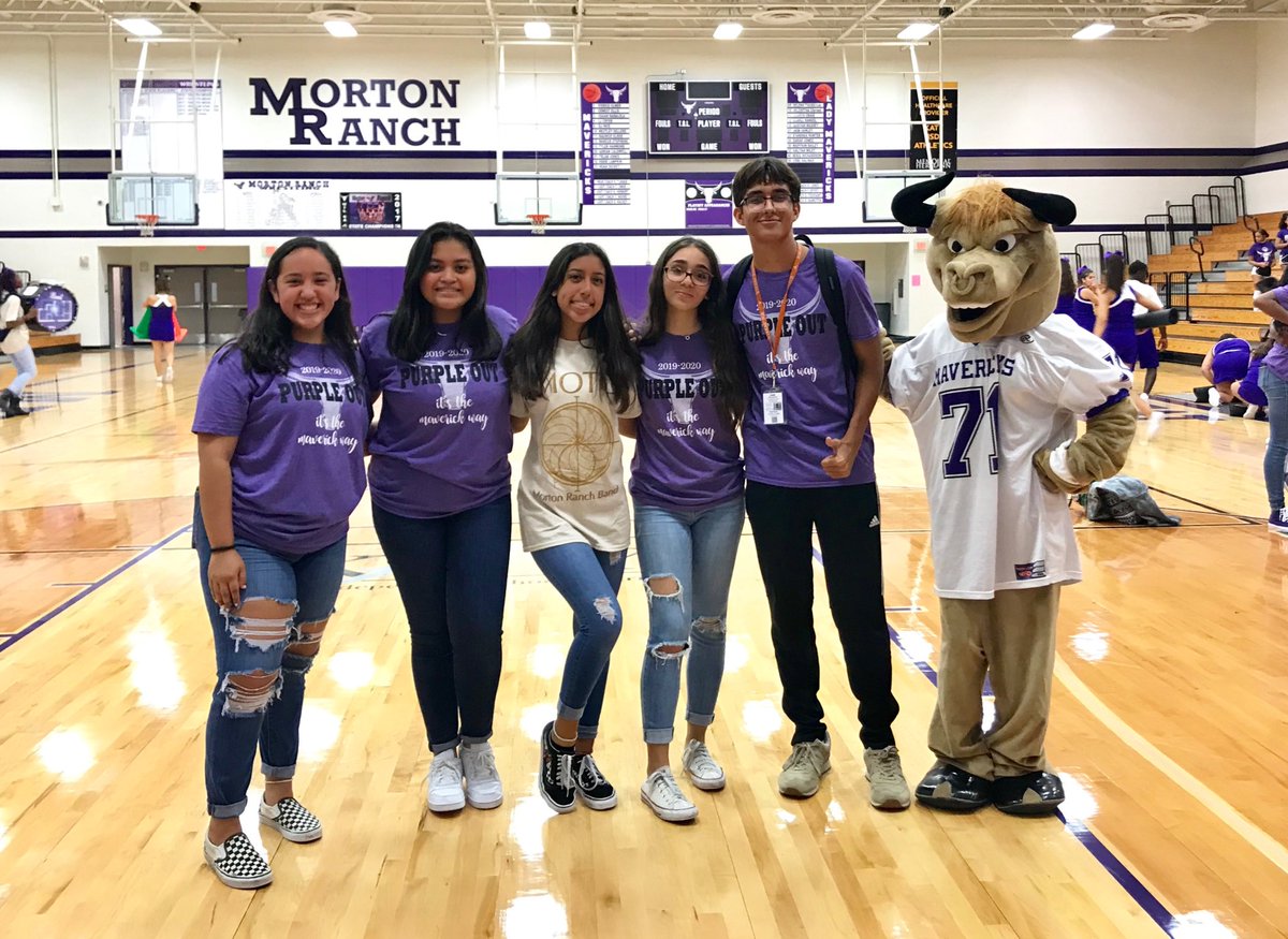 Class of 2022 Officers representing at the first pep rally!