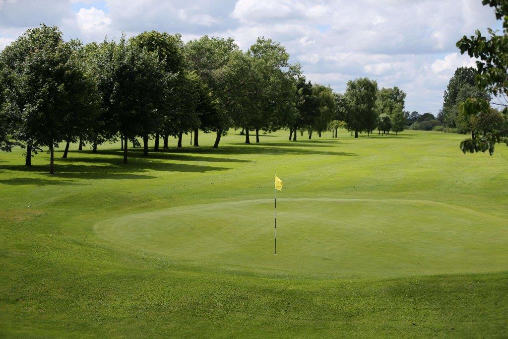 As the children head back 🚸 to the classrooms at the start of term, why not head for the golfing playground ⛳ &amp; enjoy some breaktime of your own? Get your golfing uniform on &amp; don’t be late, the next round of your golfing education awaits. Book online ➡️ qhotels.co.uk/golf