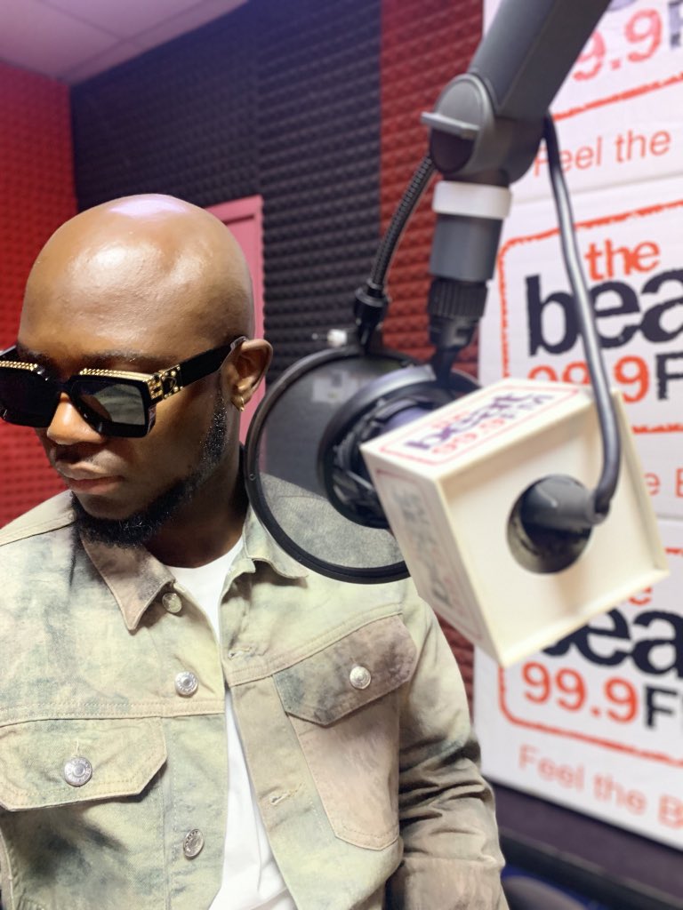 kwaps_'s tweet image. Lasgidi, first stop for #AsPromised media tour  @THEBEAT999FM