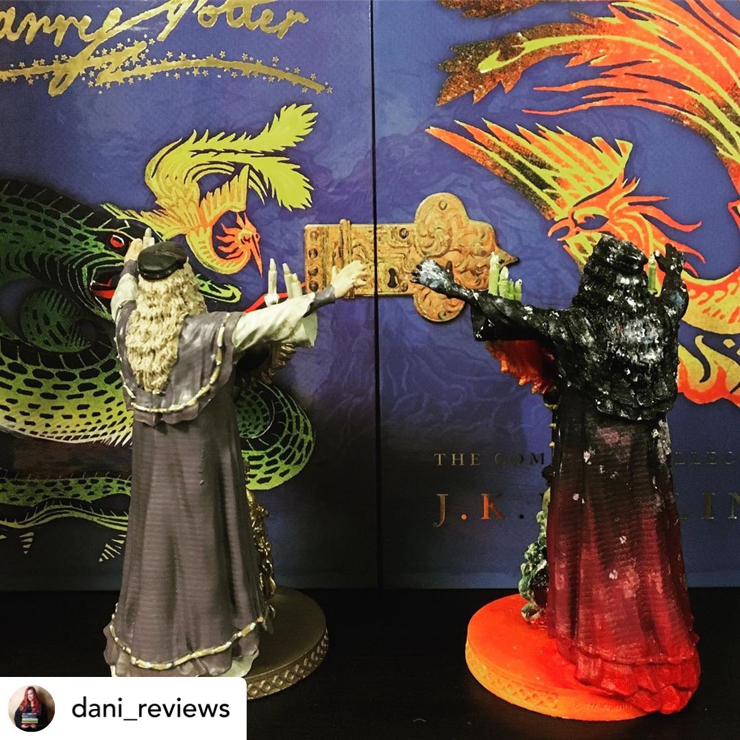 Day 2 on the #BacktoHogwarts week we stop by <a href="/dani_reviews/">📖 Dani 📖 (hiatus while EM is in charge)</a> and look at her sunset #Dumbledore! I love how she made the phoenix.

Did you know Dumbledore received his Order of Merlin for defeating Grindelwald? What does that mean for his blood oath?

ow.ly/rb3i50vUl5u