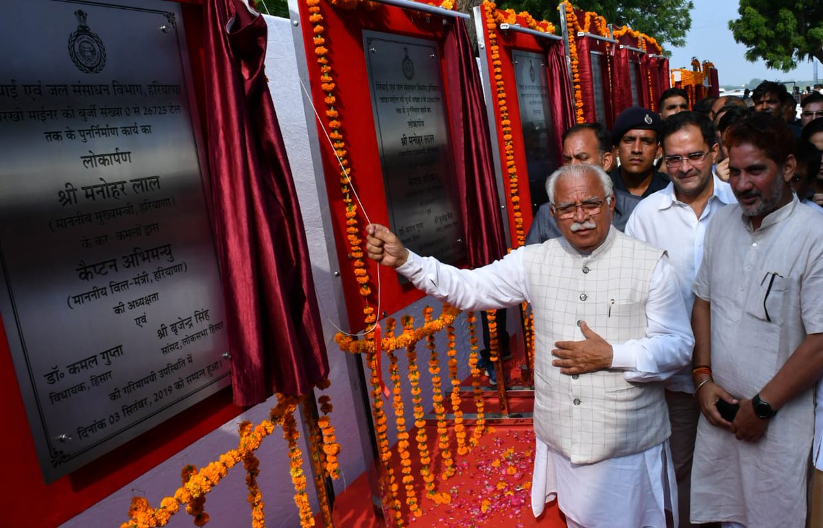 subhashbrala's tweet photo. मुख्यमंत्री @mlkhattar  जी ने आज जिला हिसार की 7 नवनिर्मित विकास परियोजनाओं का उद्घाटन व 5 नई विकास परियोजनाओं का शिलान्यास किया। इसमें सबसे अहम आज हिसार एयरपोर्ट से हवाई सेवाओं के शुरू होना रहा। https://t.co/8mcTdllodB