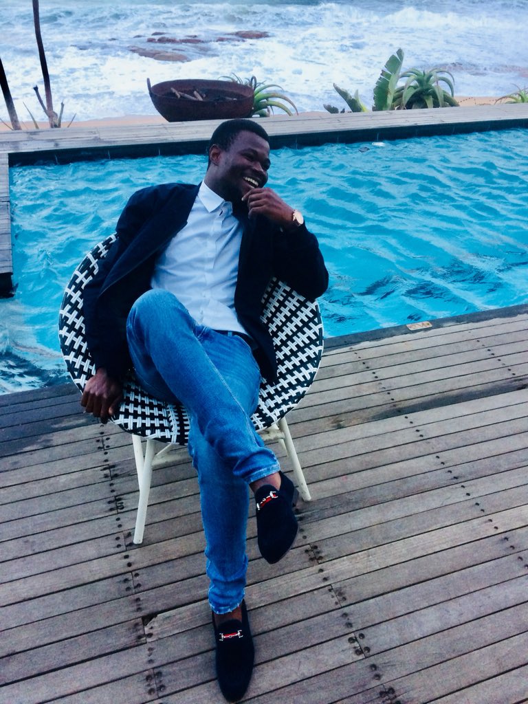 HlubiBeeza's tweet photo. All the way, all out..#Networking https://t.co/egexuSO3so