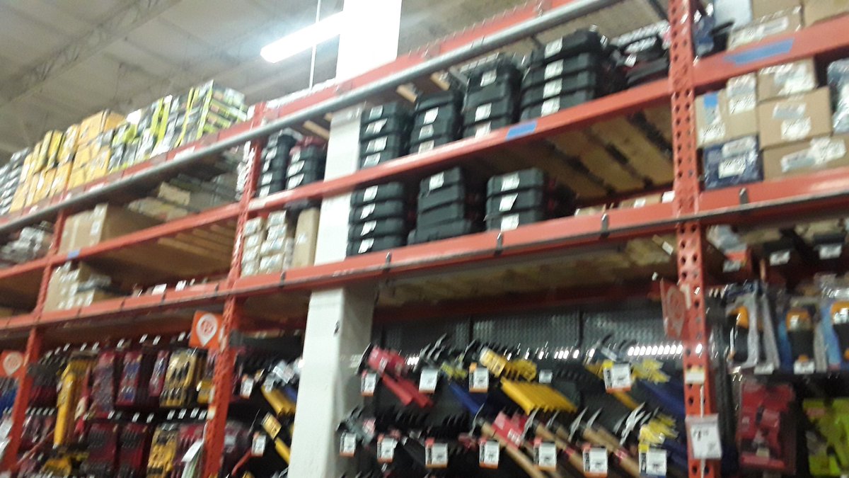 Newest 3857 freight associate Justin learning packdown skills! He'll be running with the big dogs in no time! Better watch out ...😁 #ohiovalleycardboardchallenge @GardnerD187 @spohn3857 <a href="/mr_marker10/">Matthew Marker</a> <a href="/Jeff_Johnson26/">Jeff Johnson</a> <a href="/athornton0412/">Anthony Thornton</a>