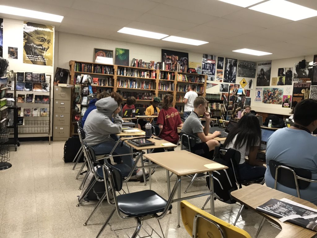 WitchesLit's tweet photo. Students completing a reading diagnostic- others choosing and reading choice novels. Preparing to teach the close reading method. Learning their reading levels by comparing map scores to several short reading diagnostic assessments. I will use leveled groups in “you do together.” https://t.co/TxjCCX0qkv