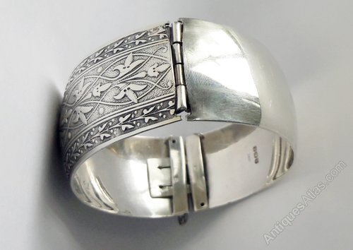 antiques_atlas's tweet photo. #Vintage English Chased Silver Bangle Bracelet #Antiques listed by Ag's Treasures https://t.co/moak7LI5PX #antiquejewellery #vintagejewellery #victorianbangle #antiquesilver #Hallmarked #antiquesilverware  https://t.co/SN3WkwHlcy @Agstreasures https://t.co/wVsXUmsgiL