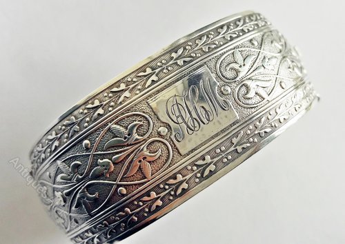 antiques_atlas's tweet photo. #Vintage English Chased Silver Bangle Bracelet #Antiques listed by Ag's Treasures https://t.co/moak7LI5PX #antiquejewellery #vintagejewellery #victorianbangle #antiquesilver #Hallmarked #antiquesilverware  https://t.co/SN3WkwHlcy @Agstreasures https://t.co/wVsXUmsgiL