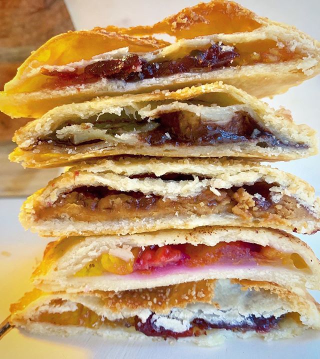 eatsofclt's tweet image. 🥧🥳GIVEAWAY ALERT

Who likes pies?! Then you need to check out @enjoymagpies, a mother daughter duo baking homemade hand pies and other treats using locally sourced ingredients. We want to give you a chance to give them a try so we are giving away $25… ift.tt/2LfaSsC