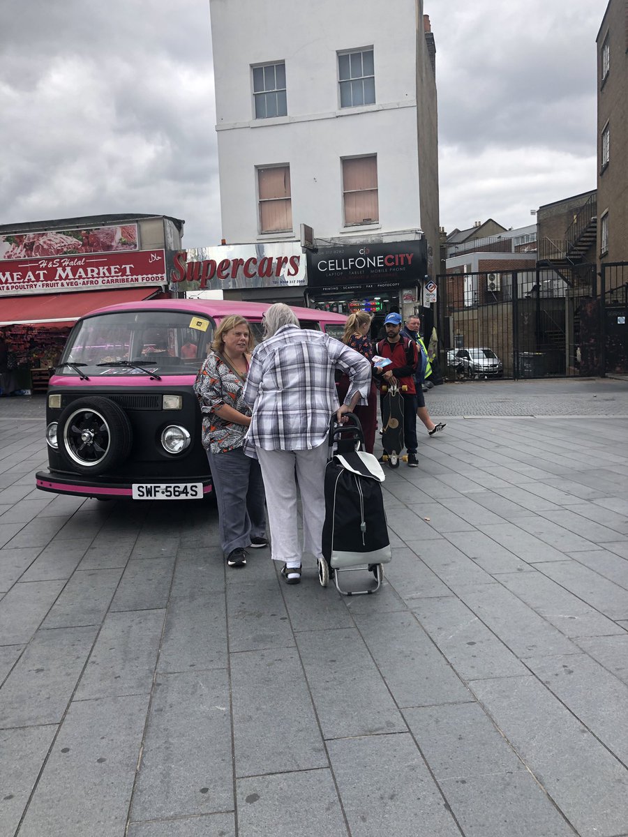 LouiseWolsey's tweet photo. Nice to see @LSEColleges @LSECGreenwich staff out and about in Greenwich today! Summer campaign is standing out nicely as is Maude our campervan! Good job team. 👍 @HSCLecturer @Andrew_Cox1 https://t.co/TrlU31T6Xs
