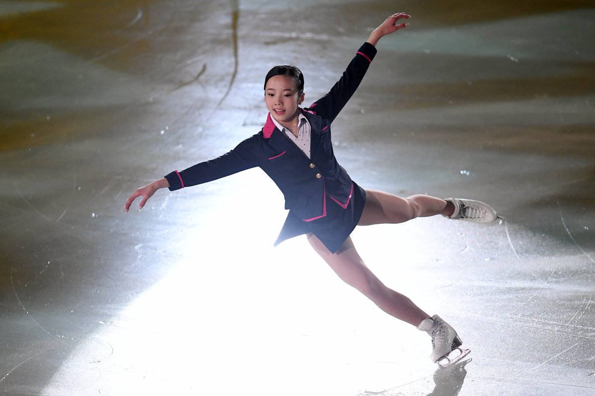 OmeroIt's tweet photo. 女子フィギュアスケートで、CA制服という、夢のようなコラボ企画。10年後にまた見てみたい。 https://t.co/AOdZfsfbAL