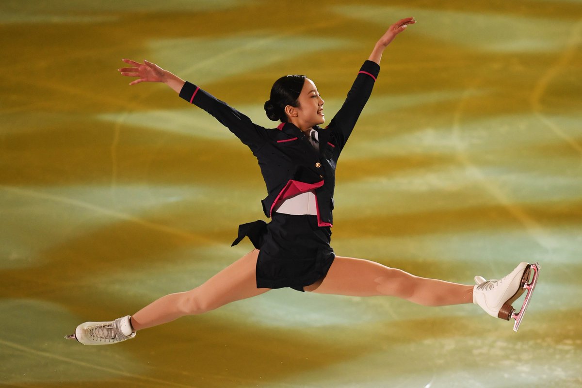 OmeroIt's tweet photo. 女子フィギュアスケートで、CA制服という、夢のようなコラボ企画。10年後にまた見てみたい。 https://t.co/AOdZfsfbAL