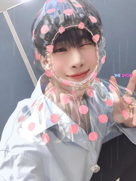 aliceungwoo's tweet photo. AFTER THE LONG WAIT 😭😭😭😭😭 #Flash1stWin #FLAϟH1stWin #X1FirstWin https://t.co/qqWZi7SiTM