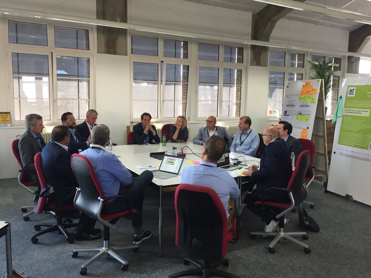 smartimmo_io's tweet photo. Grosses Interessse und Engagment an den Workshop Sessions des Vormittags am Fachkongress #smartimmo2019 zum Thema Swiss IoT Guidelines for #SmartBuildings.
#Digitaltag19 https://t.co/VEFVwfc0hy