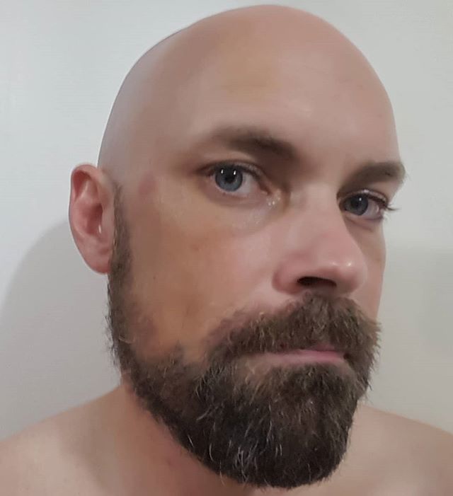 pumpkinslayer's tweet image. Bald with beard. Taiwan's warm weather won the hair battle. ift.tt/2Lk0foJ