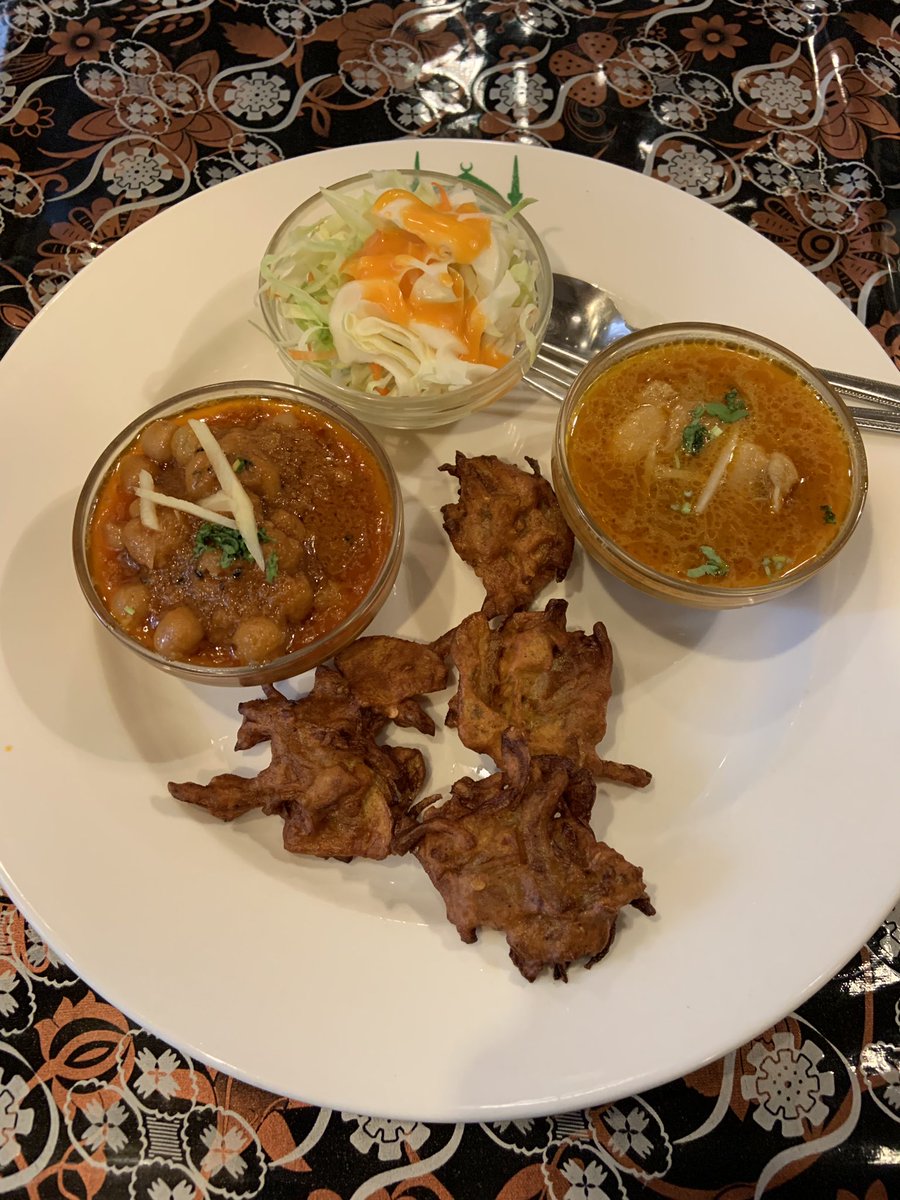 やこ もう眠いから寝たいけど食器洗ってお風呂入りたいんだよね これは今日のランチ パキスタン料理屋さんにて カレーなんだけど インドやネパールとは違う 何かが違う ピリピリした美味しさが強い 笑 やこ もう眠いから寝たいけど食器洗ってお風呂入りたいんだよね これは今日のランチ パキスタン料理屋さんにて カレーなんだけど インドやネパールとは違う 何かが違う ピリピリした美味しさが強い 笑