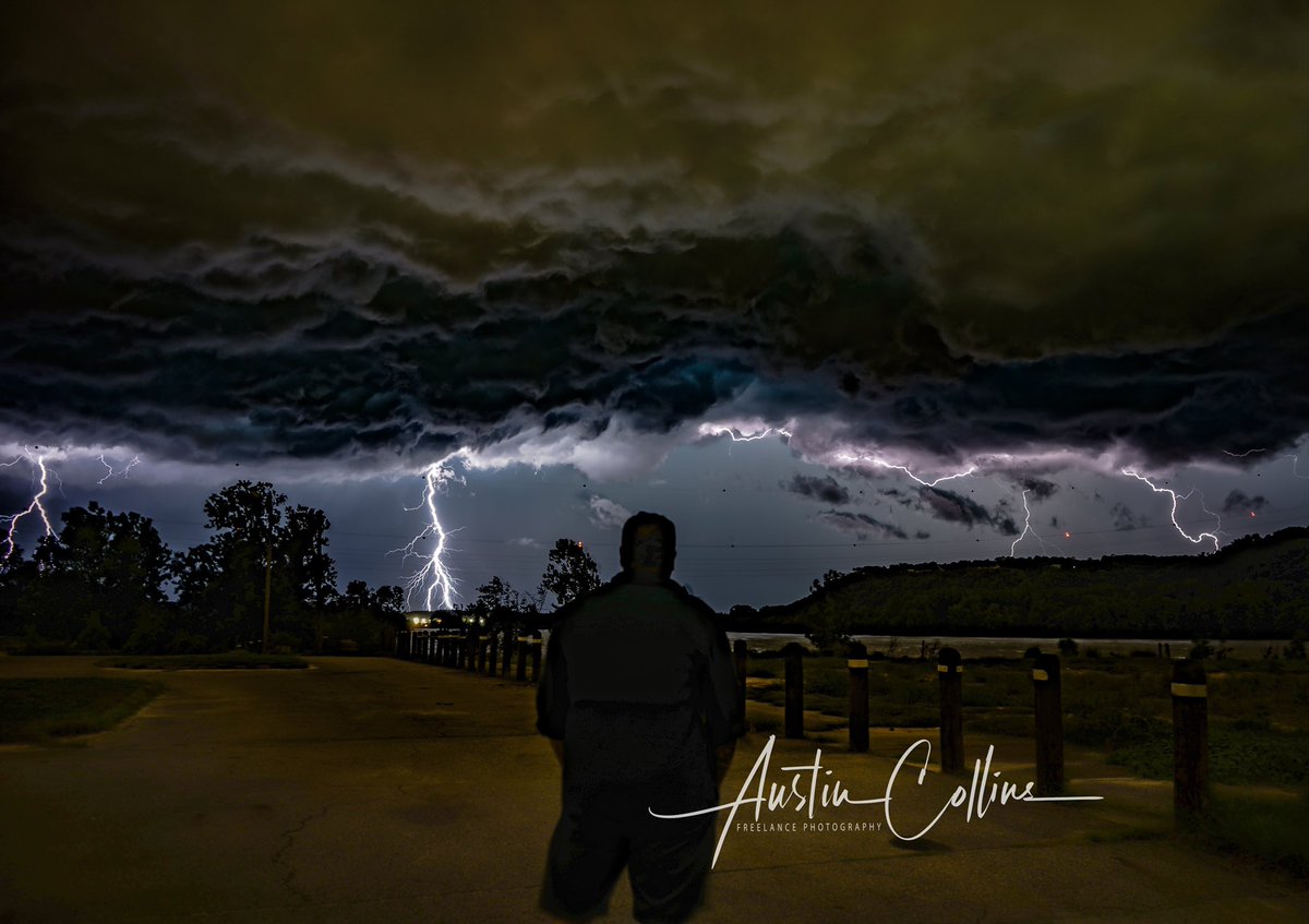 Watching the storms roll in to the Fort @VortexChasing <a href="/WxZachary/">Zachary Hall</a> <a href="/StormHour/">#StormHour</a> #Lightningstrikes #nightphotography #stormyweather #sonya7iii
