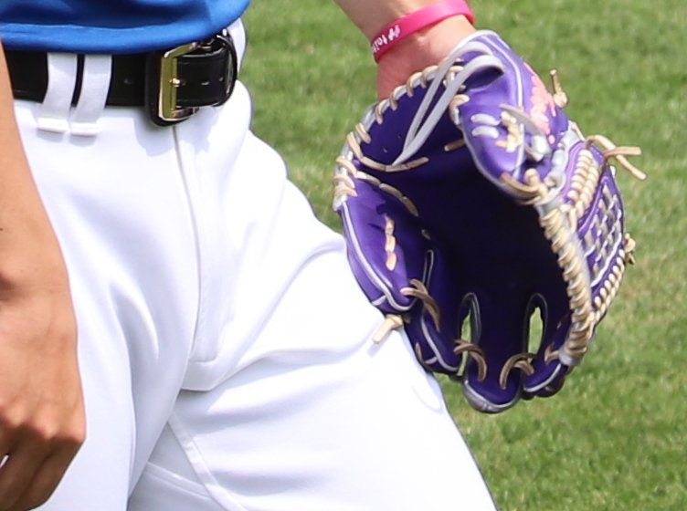 バッティング練習の準備を手伝う吉田輝星くん。この日は、秋めいた