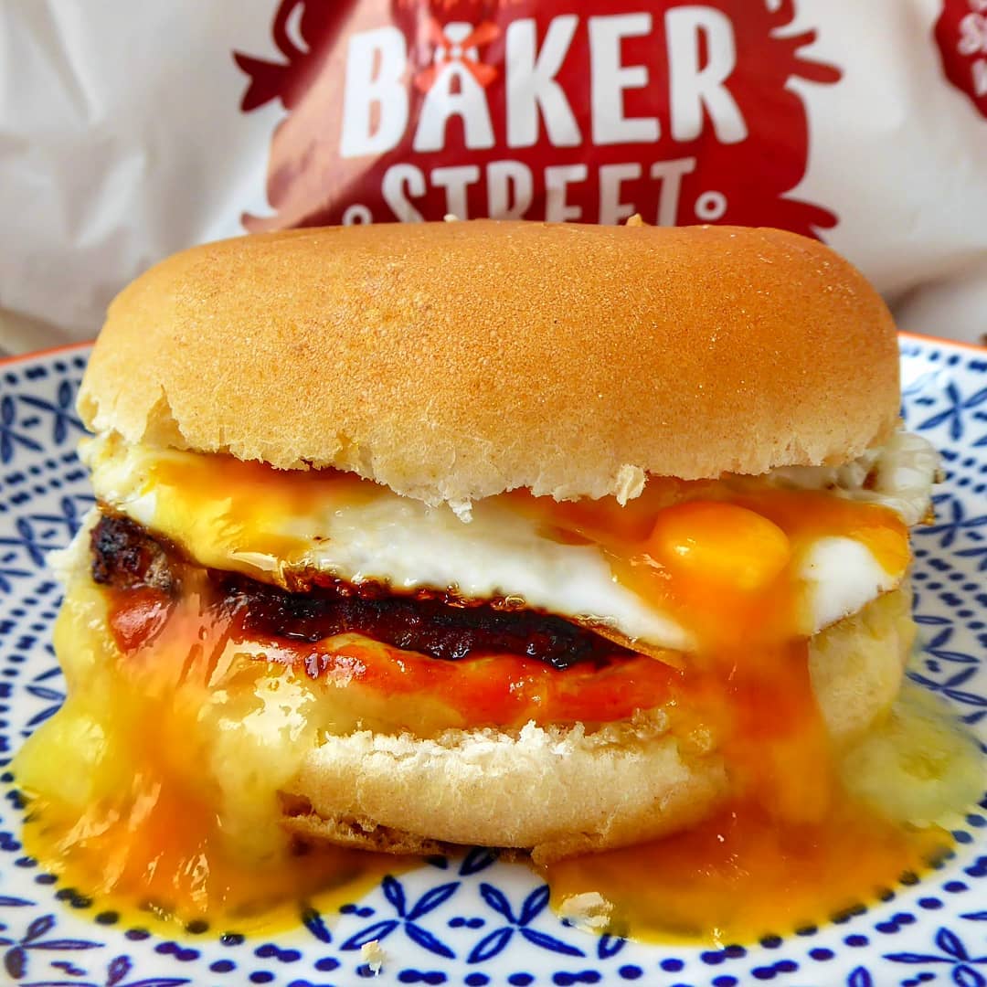 LoveBakerStreet's tweet photo. It’s #backtoschool, so it’s a good idea to have a hearty (and easy) dinner to keep those tired brains energised 

How about a breakfast burger… for dinner? Quick, easy and of course delicious. Another winner from @whatiateforbreakfast https://t.co/9dTA9OXx8N