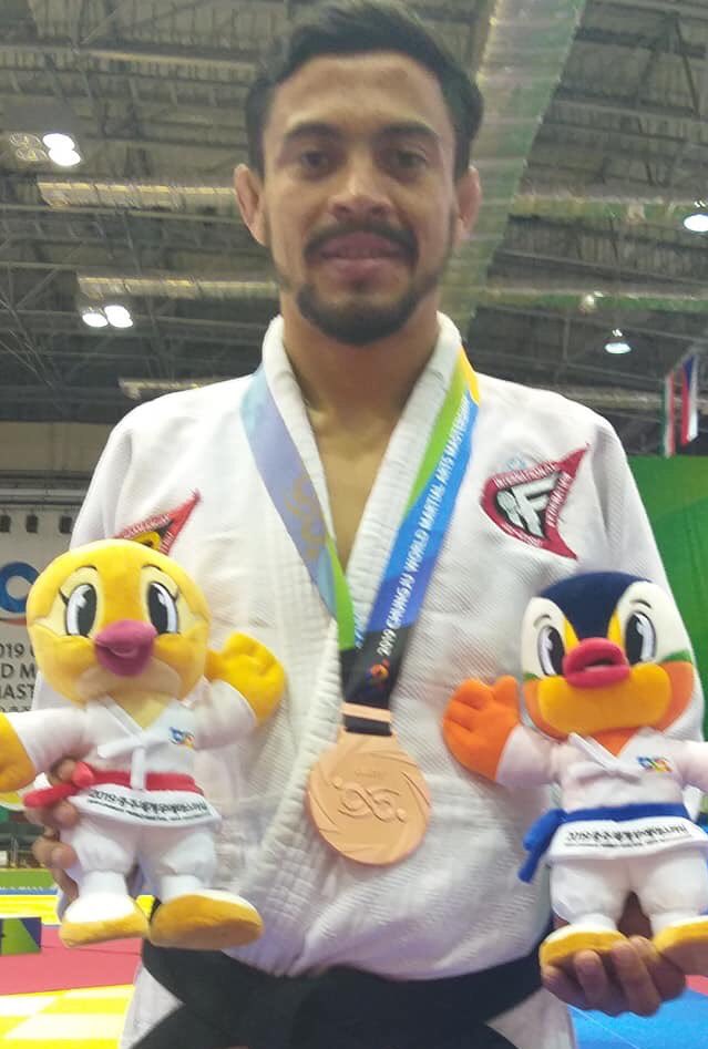 imrdsoacha's tweet photo. #SoachaCampeona🇵🇱🏅

El #IMRDS felicita al deportista de Soacha Jeisson Mora, quien obtuvo medalla de bronce🥉, en los World Martial Arts Masterships Chungju 2019🥋en Corea del Sur.

Colombia cierra su participación con 5️⃣ medallas, dos🥇, dos🥈 y la🥉obtenida por el soachuno. https://t.co/iNe1FU22D9
