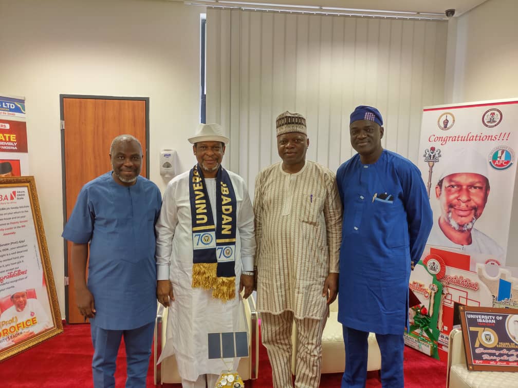 ProfBoroffice's tweet image. Pleased to host the VC of my alma mater, University of Ibadan, Prof. Idowu Olayinka in my office.

I thanked him for reaching out and encouraged him to mobilize the alumni network for the advancement of UI.

The VC got assurance that I will continue to support #GreatUI.